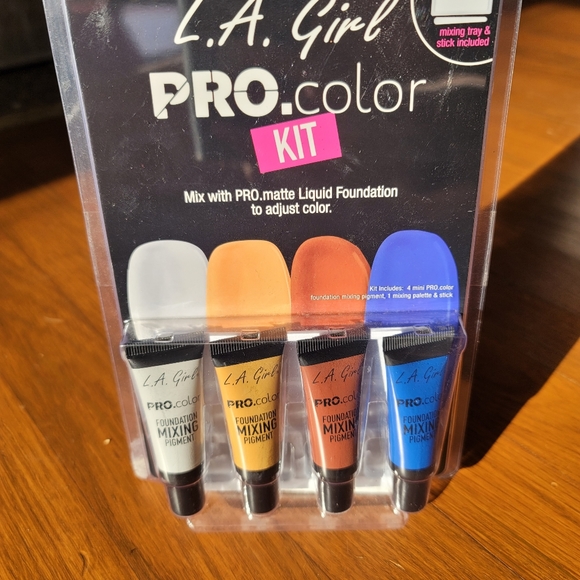 LA Girl Other - L.A. Girl Pro Color Kit
